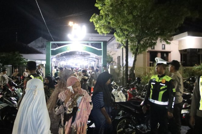 
 Shalat Tarawih Ramadhan 1447 H Dikawal Polres Sumenep Bersama Zakat Said Abdullah