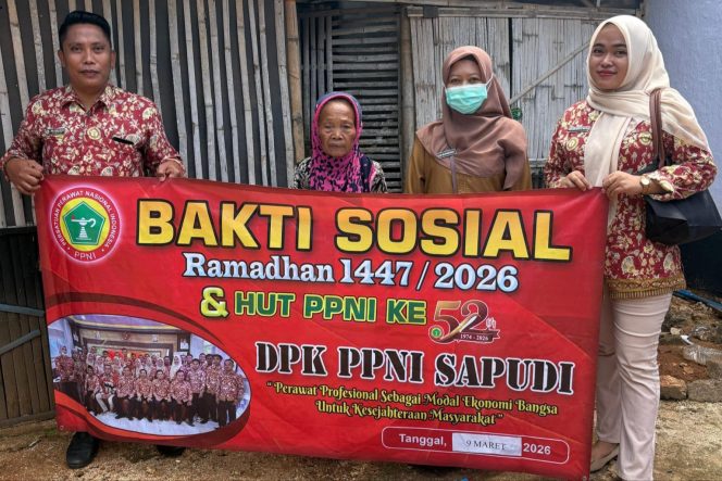 
 Semangat berbagi di bulan suci Ramadhan. Perawat DPK PPNI Sapudi menyalurkan bantuan sosial kepada warga kurang mampu dalam rangka bakti sosial Ramadhan 1447H dan HUT PPNI ke-52. ©timeskota.com