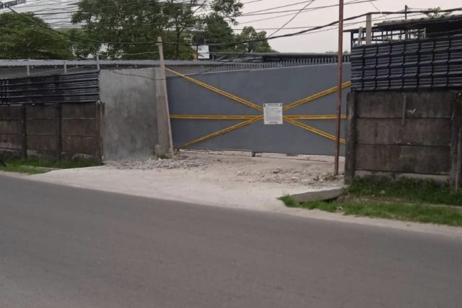 
 Akhirnya Disegel! Bangunan Tanpa PBG di Rajawali Ditindak Tegas