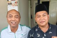 Edi Kuswanto (kanan), sosok pengusaha muda asal Desa Lembung Timur, yang namanya mulai digadang untuk maju di Pilkades 2029, foto bareng Kedes Kirno.
