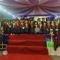 Para wisudawan dan wisudawati jenjang RA, MI, MTs, dan MA mengikuti prosesi Wisuda XXIV Madrasah Tarbiyatul Athfal Tanodung Laok Tahun 2026.