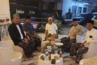Silaturahmi para pengusaha tembakau bersama Ketua PCNU Sumenep KH. MD. Widadi Rohim membahas upaya penyerapan hasil panen petani serta penguatan kualitas tembakau Madura di Pondok Pesantren Al-Is'af Kallabaan, Guluk-Guluk.