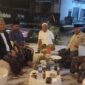 Silaturahmi para pengusaha tembakau bersama Ketua PCNU Sumenep KH. MD. Widadi Rohim membahas upaya penyerapan hasil panen petani serta penguatan kualitas tembakau Madura di Pondok Pesantren Al-Is'af Kallabaan, Guluk-Guluk.