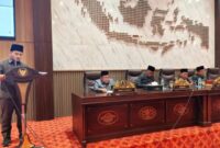 M. Mirza Khomaini Hamid menyampaikan laporan Banggar DPRD Sumenep dalam rapat paripurna pembahasan P-APBD 2026.