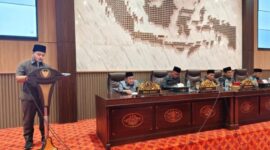 M. Mirza Khomaini Hamid menyampaikan laporan Banggar DPRD Sumenep dalam rapat paripurna pembahasan P-APBD 2026.