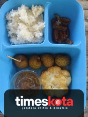Menu MBG Hari pengiriman dari dapur desa pordepor kecamatan Guluk-Guluk di bawang naungan yayasan darul arqom batugerbuy