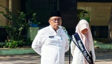 Kepala SMPN 4 Sumenep, Junaidi, S.Pd., M.Pd., saat upacara peringatan Hari Santri Nasional 2026.